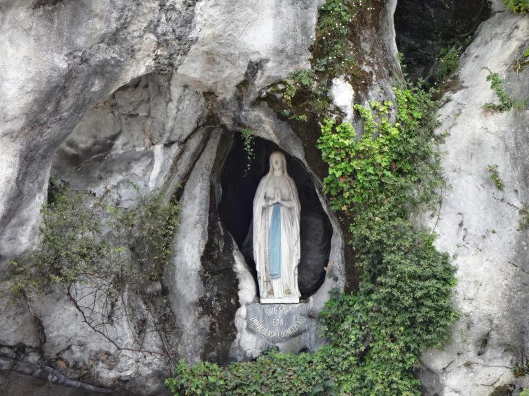 Jomfru Maria-statue i Lourdes